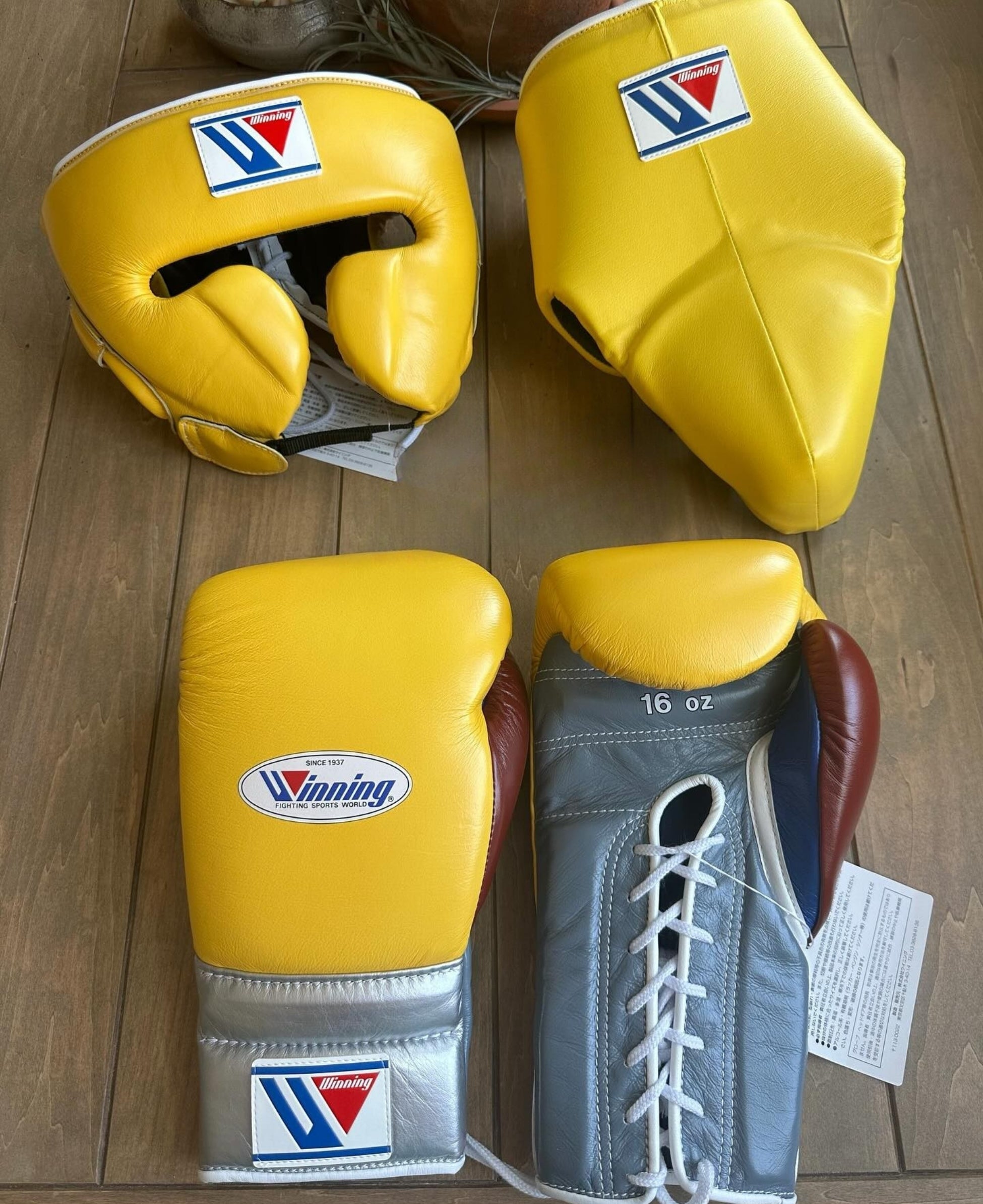 Custom Winning Boxing set Yellow Silver lace up