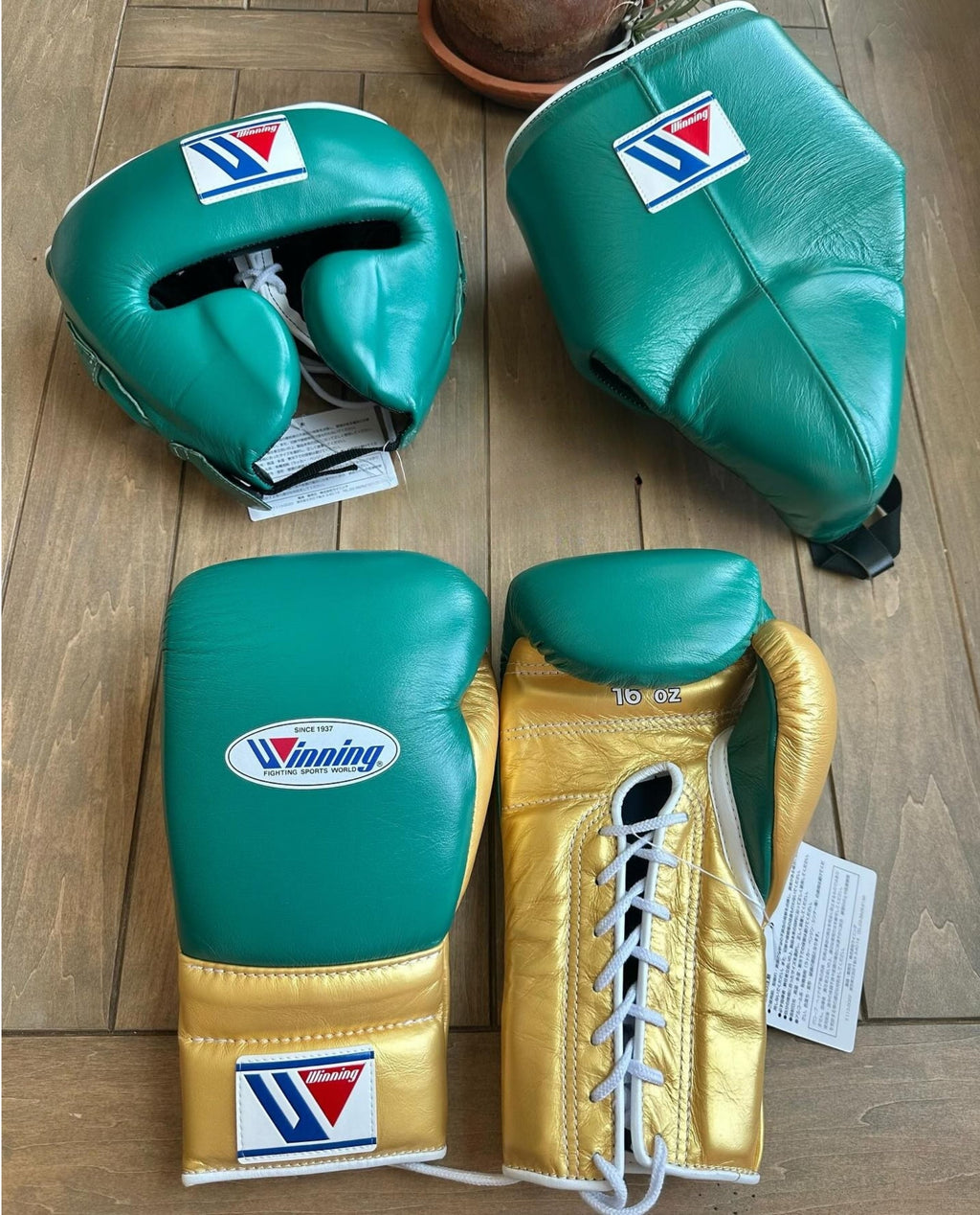 Custom Winning boxing gloves Green Gold leather