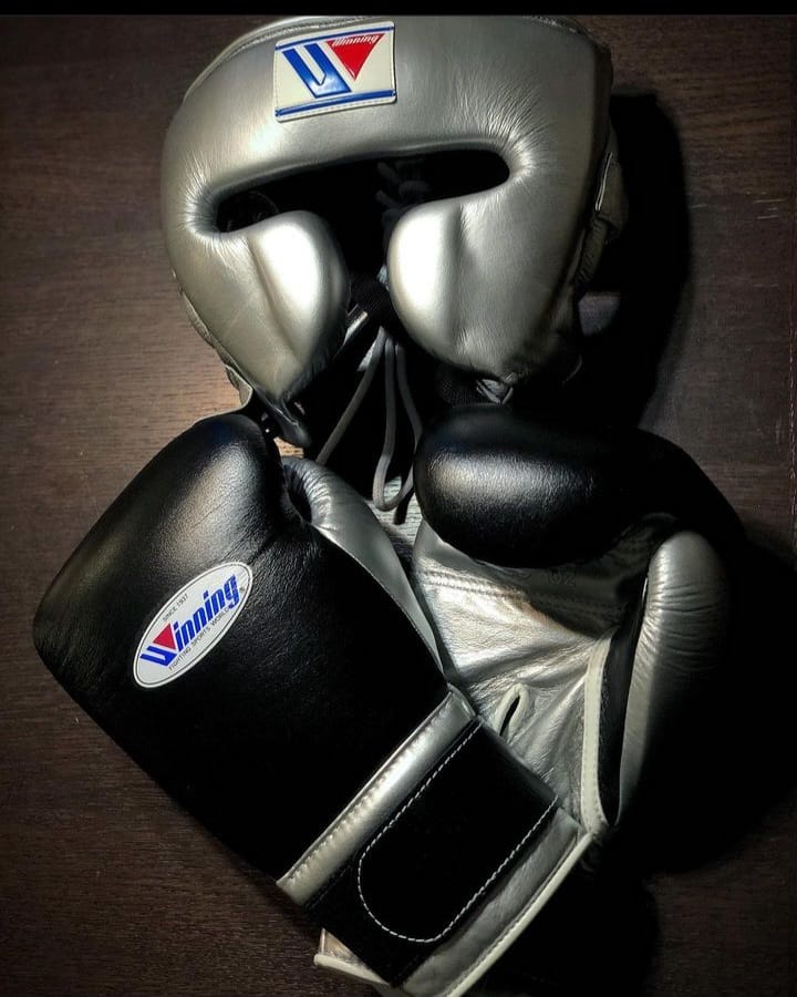 Winning boxing Silver Black Gloves Velcro Silver Head gear