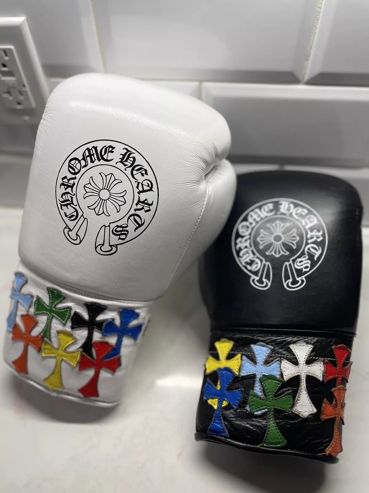 Winning boxing gloves White Black Leather Lace up - Velcro