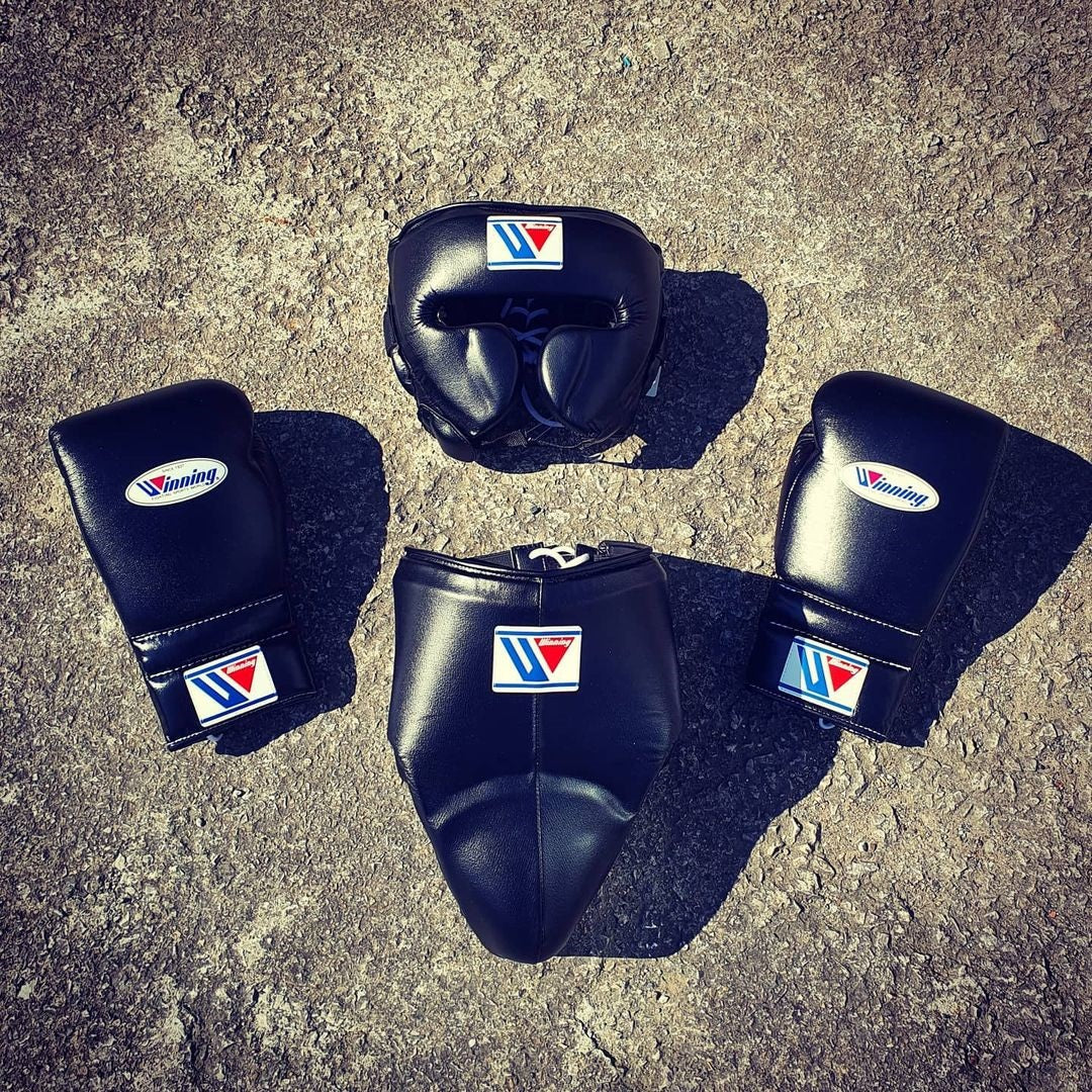 Winning boxing set  Black Leather